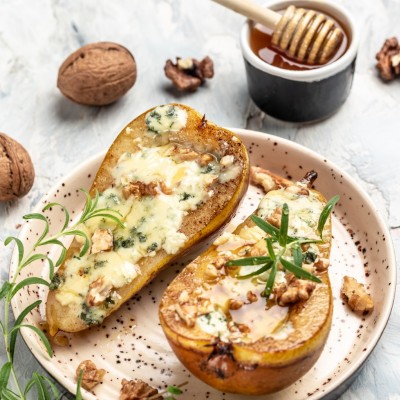 Recette de Poires gratinées au Roquefort, miel & noix
