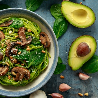 Spaghetti with avocado, mushrooms, fresh spinach and Avocado oil
