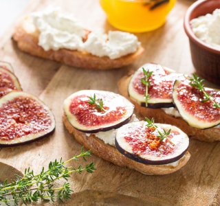 Tartines figues, chèvres et Huile de Noix de Cajou