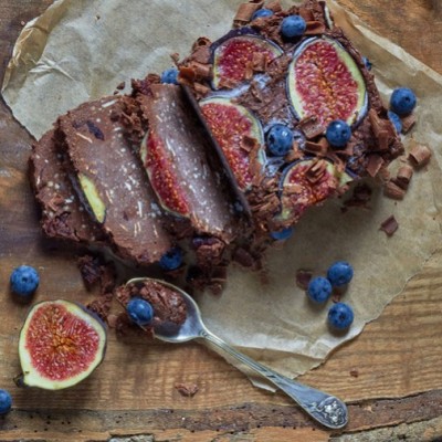 Sesame Oil and Fig Chocolate Cake
